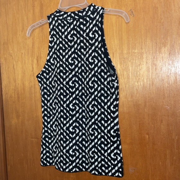 •WHITE HOUSE BLACK MARKET•NWOT BLACK & WHITE SLEEVELESS HALTER SWEATER BLOUSE XS - Picture 8 of 14